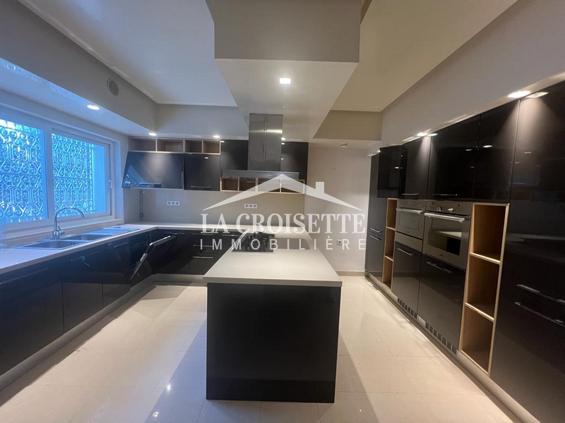 Villa S+5 avec piscine à La Marsa